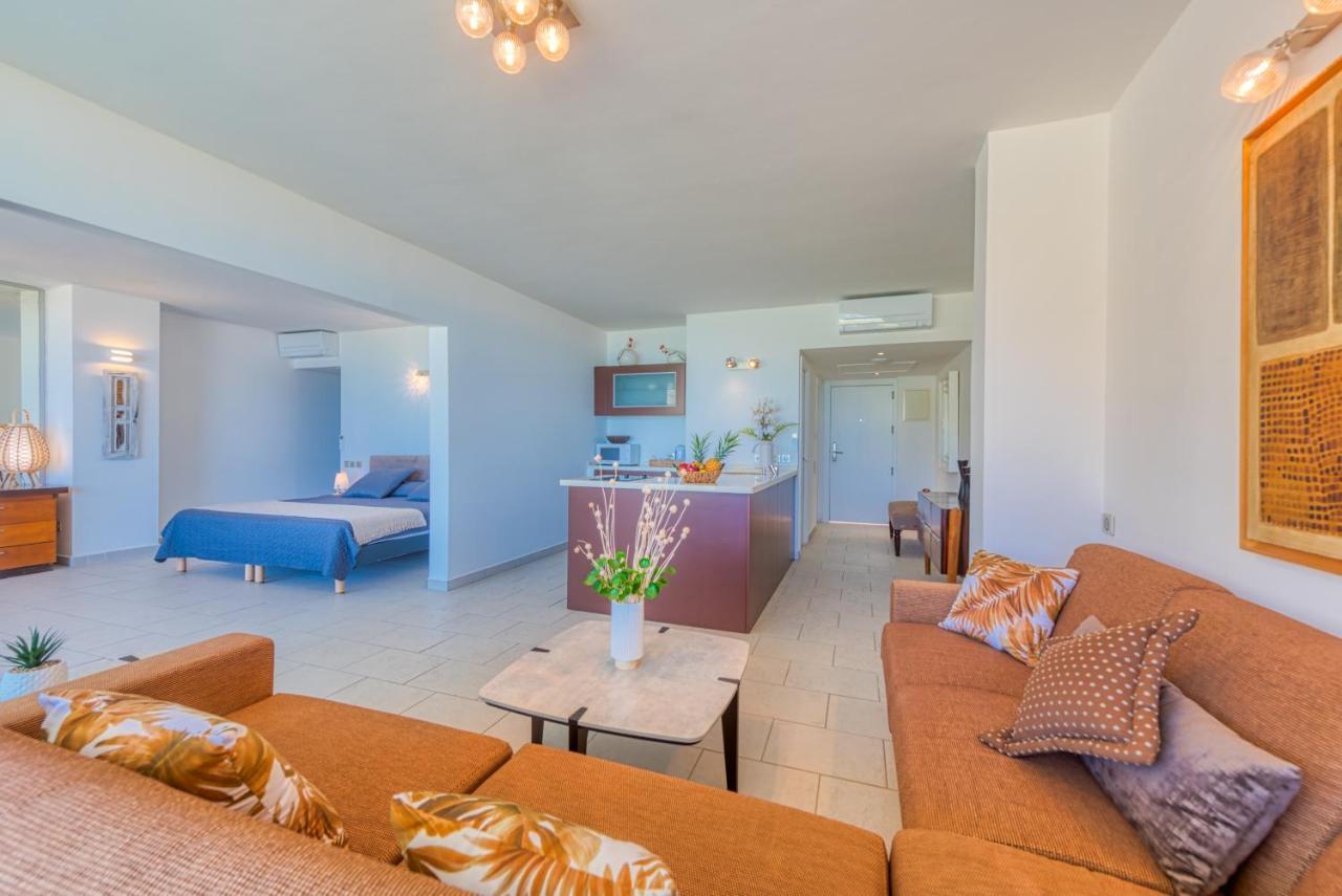 Le Domaine Anse Marcel Beach Resort Exteriör bild