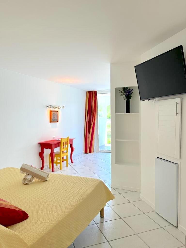 Le Domaine Anse Marcel Beach Resort Exteriör bild