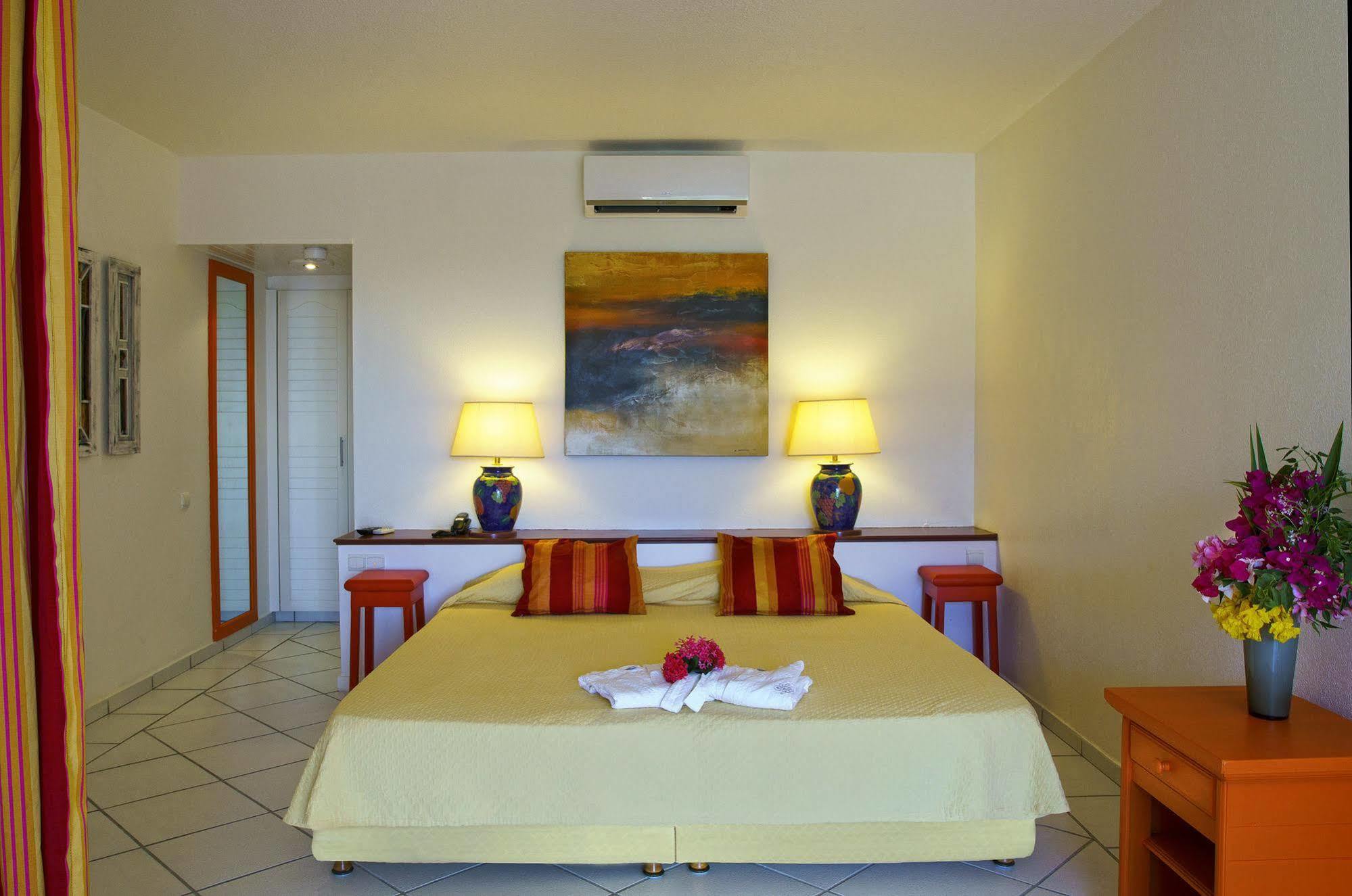 Le Domaine Anse Marcel Beach Resort Exteriör bild